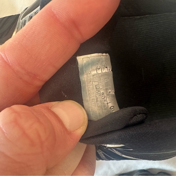 Brooks men’s size 10 running shoes - Picture 5 of 10